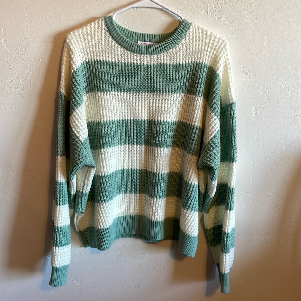 👀- Buttermelon sweater (L)